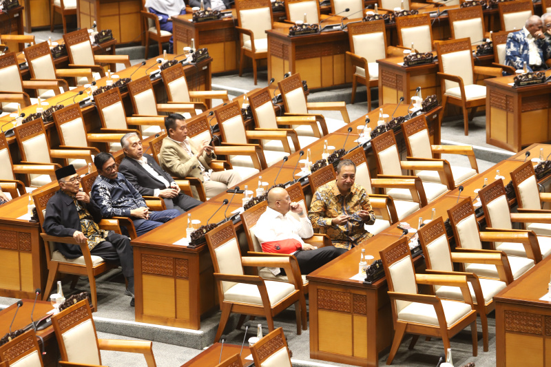 DPR gelar paripurna membahas pendapat antar fraksi-fraksi empat RUU usul Badan Legislasi (Ashar/SinPo.id)