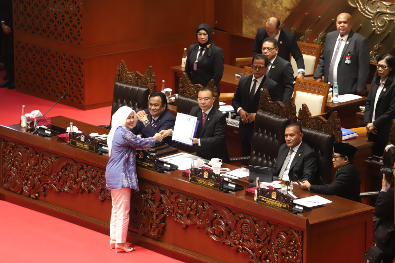 DPR gelar paripurna membahas pendapat antar fraksi-fraksi empat RUU usul Badan Legislasi (Ashar/SinPo.id)