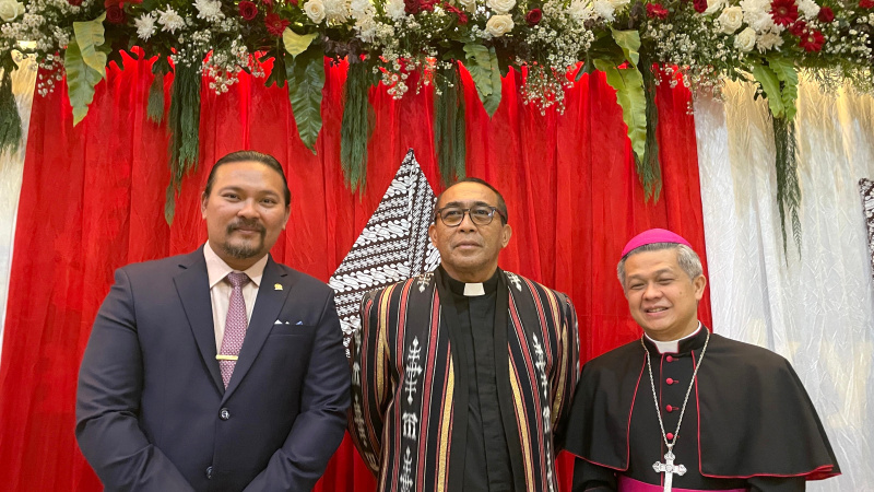 Perlemen menggelar perayaan natal bersama di Gedung Pustakaloka Nusantara IV, Kompleks Parlemen (Ashar/SinPo.id)