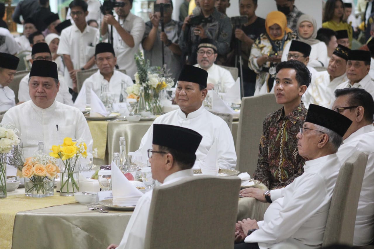 Ketua Umum Partai Golkar Airlangga Hartarto gelar buka puasa bersama Presiden terpilih Prabowo Subianto dan Gibran Rakabuming Raka di Gedung Golkar murni slipi (Ashar/SinPo.id)