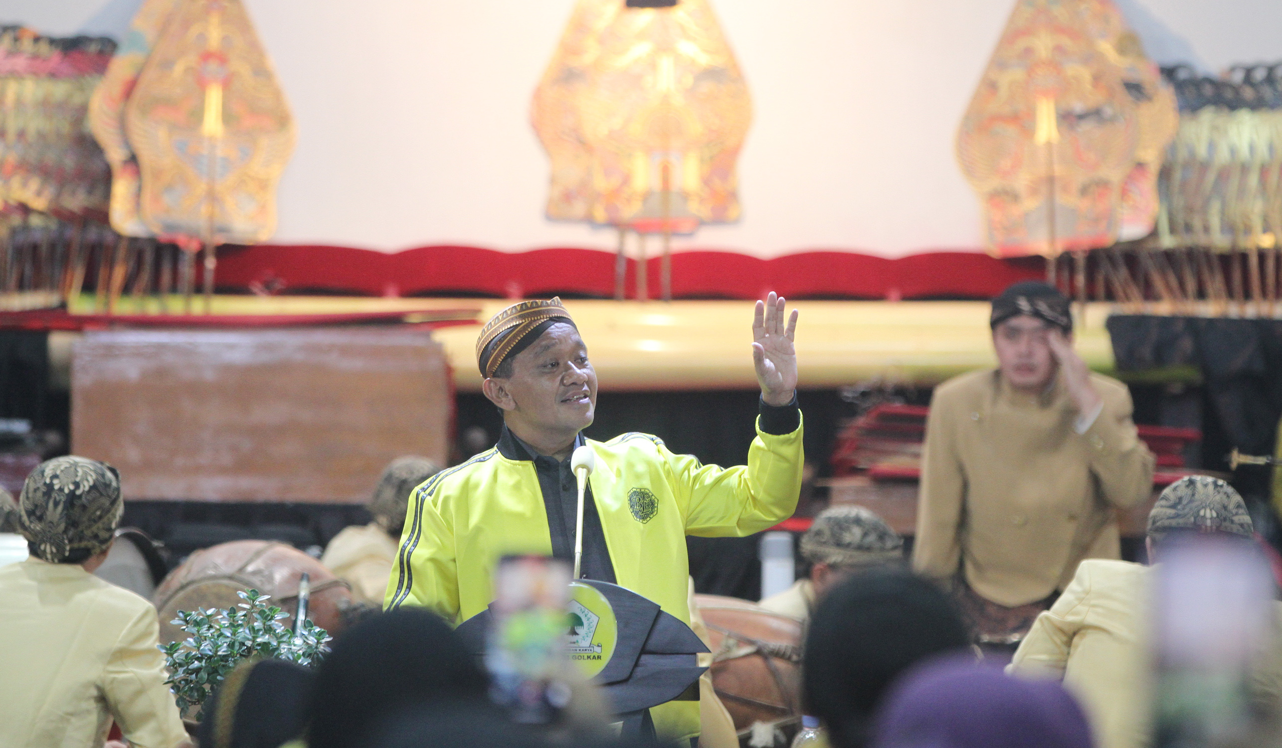 Pagelaran wayang kulit di DPP Golkar. (Agus Priatna/SinPo.id)