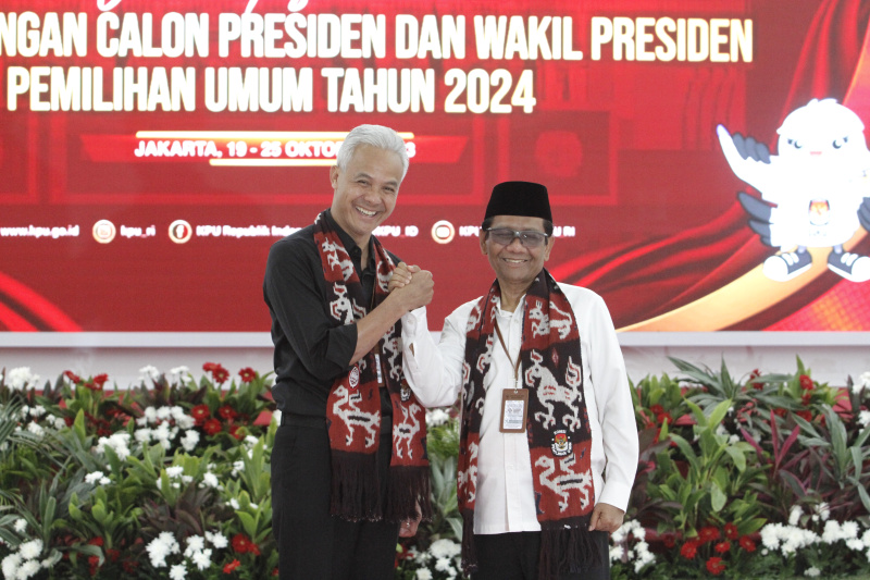 Pasangan Ganjar dan Mahfud MD resmi mendaftar Capres-Cawapres di KPU (Ashar/SinPo.id)