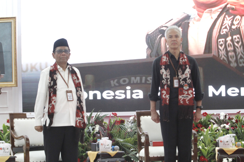 Pasangan Ganjar dan Mahfud MD resmi mendaftar Capres-Cawapres di KPU (Ashar/SinPo.id)