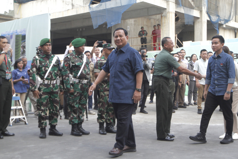 Pasangan Capres-Cawapres Prabowo-Gibran menjalani tes kesehatan di RSPAD (Ashar/SinPo.id)