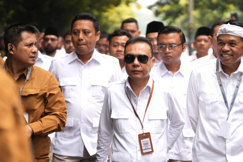 Pasangan Prabowo-Gibran resmi mendaftarkan sebagai Capres dan Cawapres di KPU (Ashar/SinPo.id)