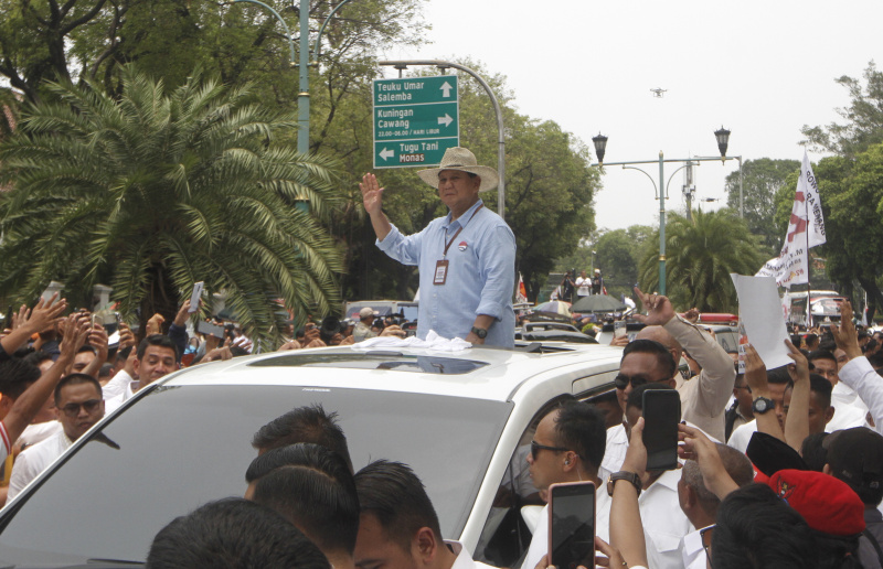 Pasangan Prabowo-Gibran resmi mendaftarkan sebagai Capres dan Cawapres di KPU (Ashar/SinPo.id)