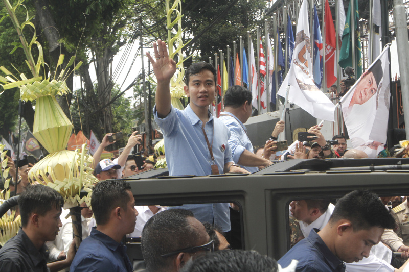 Pasangan Prabowo-Gibran resmi mendaftarkan sebagai Capres dan Cawapres di KPU (Ashar/SinPo.id)