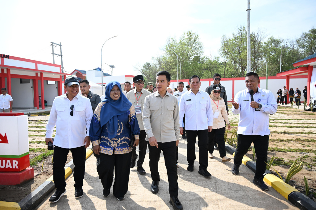 Wakil Presiden Gibran Rakabuming meninjau Kampung Nelayan Merah Putih di Desa Margasari, Lampung Timur (Ashar/Foto: Setwapres/SinPo.id)
