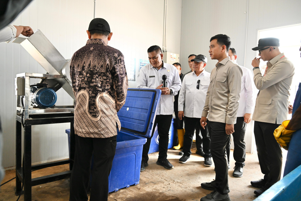 Wakil Presiden Gibran Rakabuming meninjau Kampung Nelayan Merah Putih di Desa Margasari, Lampung Timur (Ashar/Foto: Setwapres/SinPo.id)
