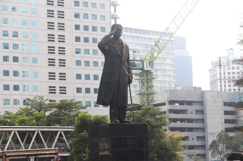 Gubernur DKI Jakarta Pramono Anung berencana akan memindahkan Patung Besar Jenderal Sudirman untuk pengembangan kawasan integrasi antarmoda atau Transit Oriented Development (TOD) Dukuh Atas (Ashar/SinPo.id)