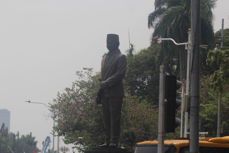 Gubernur DKI Jakarta Pramono Anung berencana akan memindahkan Patung MH Thamrin di jalan MH Thamrin (Ashar/SinPo.id)