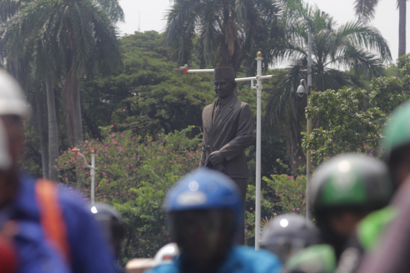 Gubernur DKI Jakarta Pramono Anung berencana akan memindahkan Patung MH Thamrin di jalan MH Thamrin (Ashar/SinPo.id)