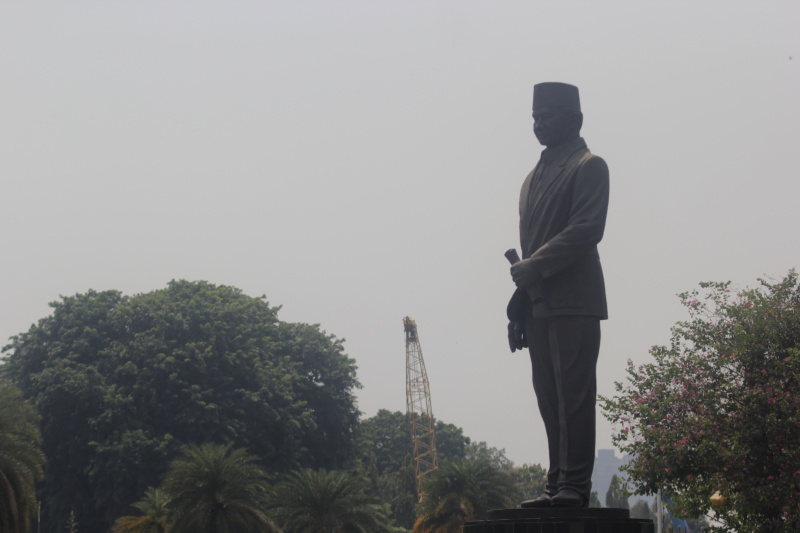 Patung MH Thamrin di jalan MH Thamrin (Ashar/SinPo.id)