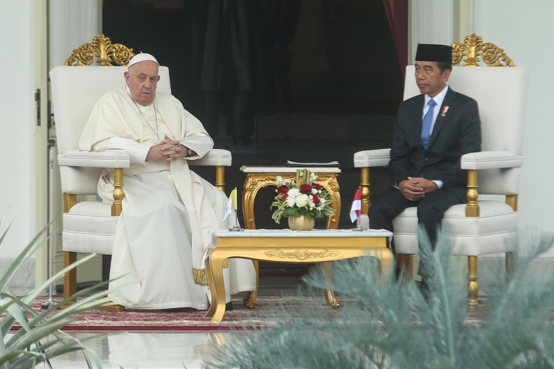 Pemimpin Takhta Suci Vatikan Sri Paus Fransiskus bertemu Presiden Jokowi di Istana (SinPo.id/Indonesia Papal Visit Committee/ Hendra A Setyawan)