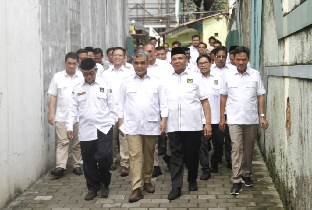 Rombongan para petinggi partai Gerindra sambangi kantor PBB (Ashar/SinPo.id)