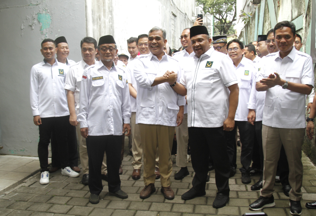 Rombongan para petinggi partai Gerindra sambangi kantor PBB (Ashar/SinPo.id)