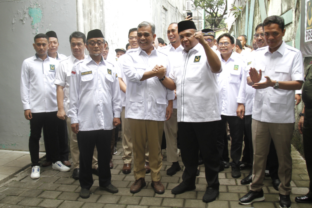 Rombongan para petinggi partai Gerindra sambangi kantor PBB (Ashar/SinPo.id)