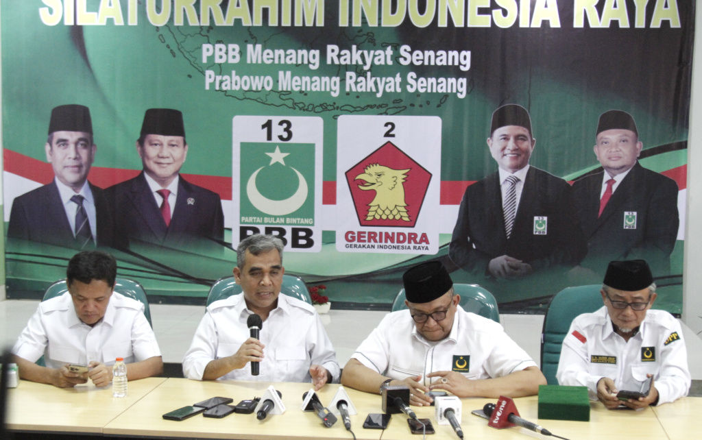 Rombongan para petinggi partai Gerindra sambangi kantor PBB (Ashar/SinPo.id)