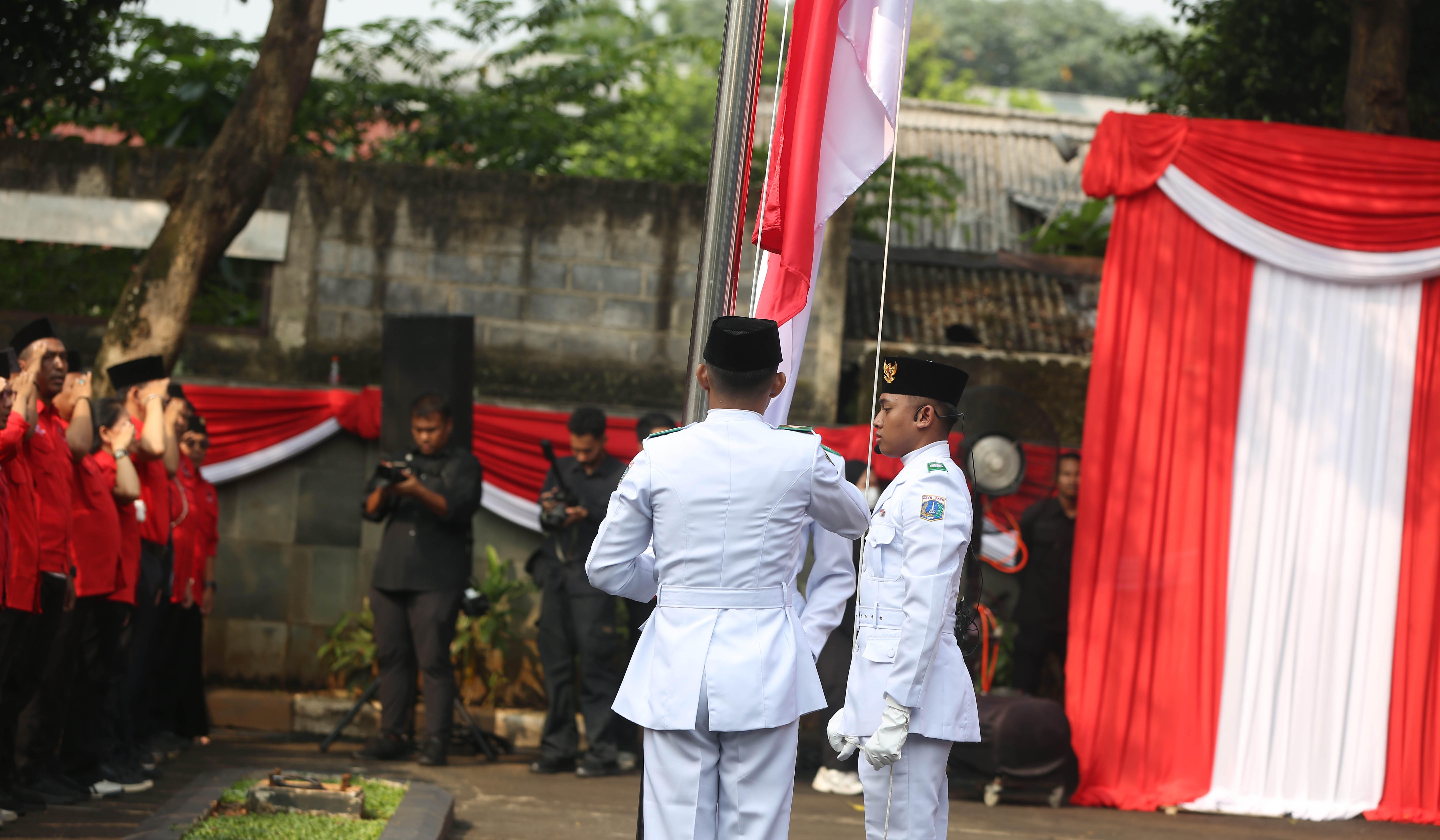 PDIP gelar upacara peringatan hari Pancasila. (Agus Priatna/SinPo.id)
