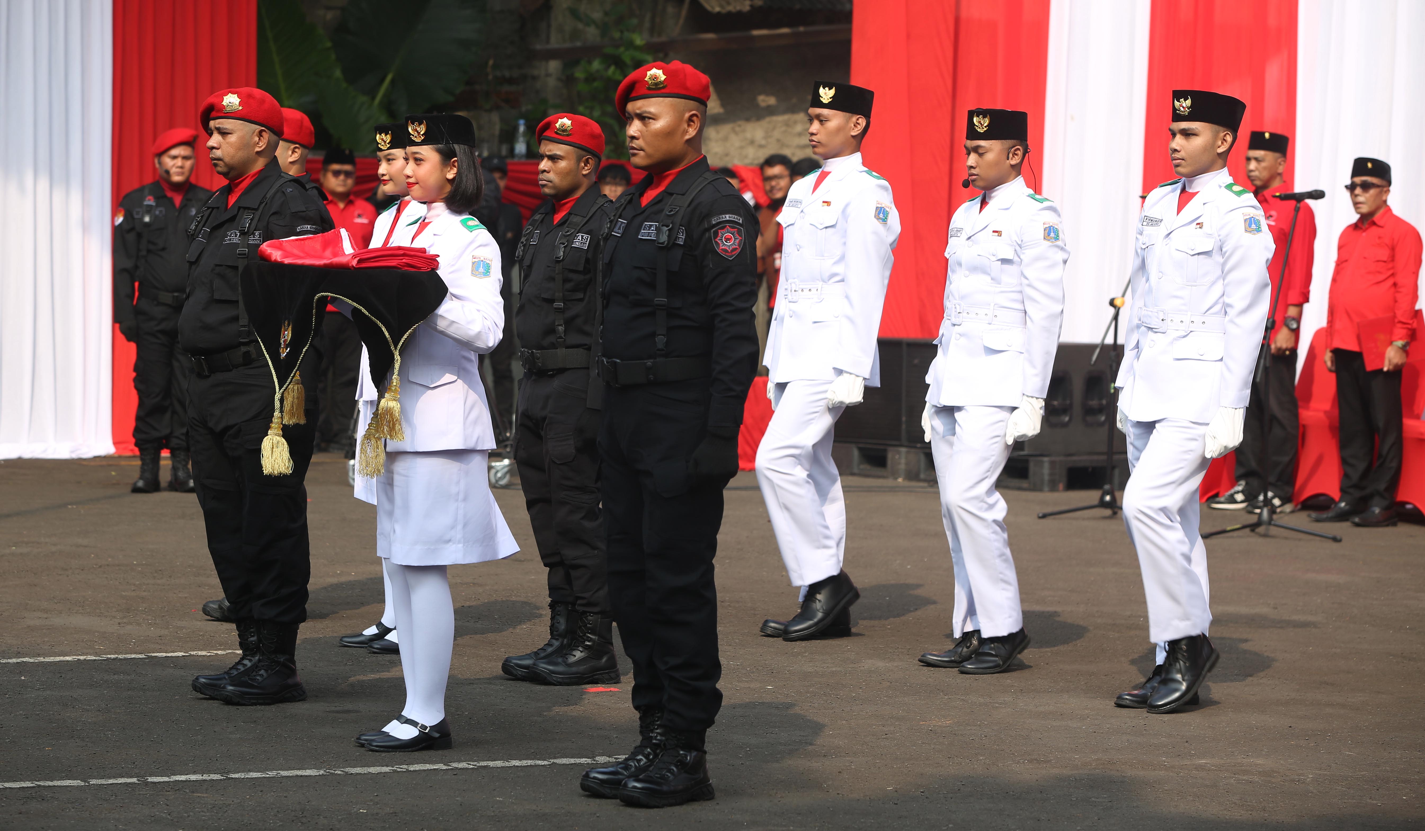 PDIP gelar upacara peringatan hari Pancasila. (Agus Priatna/SinPo.id)