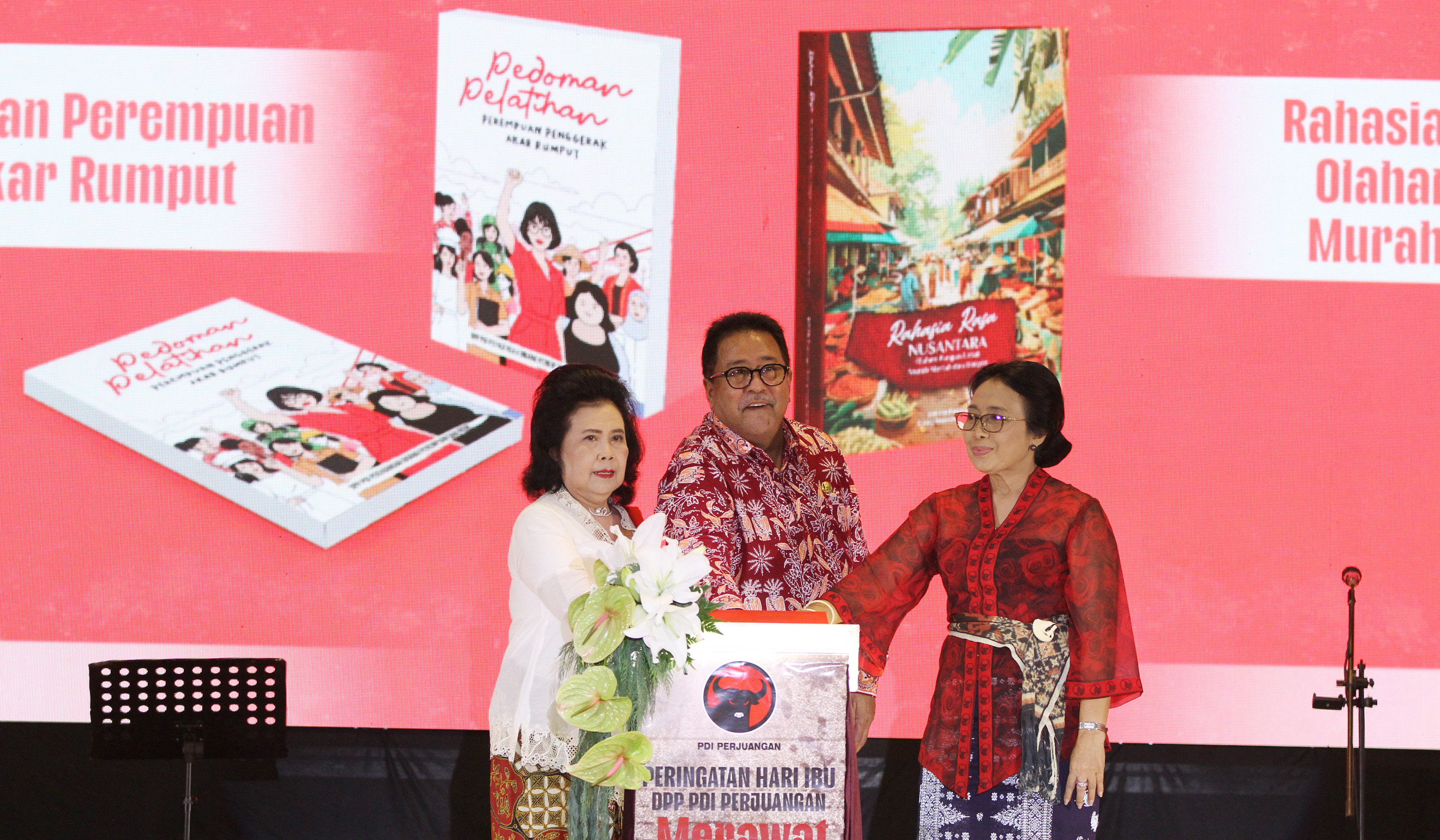 Peluncuran buku DPP PDIP. (Agus Priatna/SinPo.id)