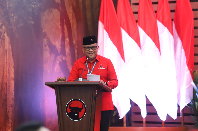 Ketua Umum PDIP Megawati Soekarnoputri resmi mengusung Andika Prakasa di Cawagub Jawa Tengah di Pilkada 2024 (Ashar/SinPo.id)