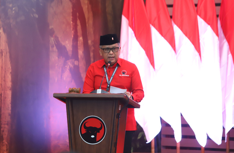 Ketua Umum PDIP Megawati Soekarnoputri resmi mengusung Andika Prakasa di Cawagub Jawa Tengah di Pilkada 2024 (Ashar/SinPo.id)