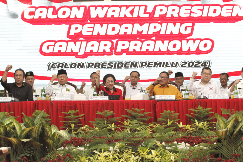 PDIP resmi usung Cawapres Mahfud MD dampingi Capres Ganjar Pranowo di Pillres 2024 nanti (Ashar/SinPo.id)