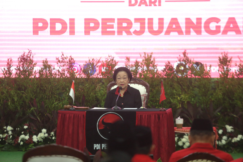 Ketua Umum PDI Perjuangan Megawati Soekarnoputri menyampaikan arahan usai mengumumkan bakal calon kepala daerah/wakil kepala daerah dari PDI Perjuangan di Kantor DPP PDIP (Ashar/Sinpo.id)