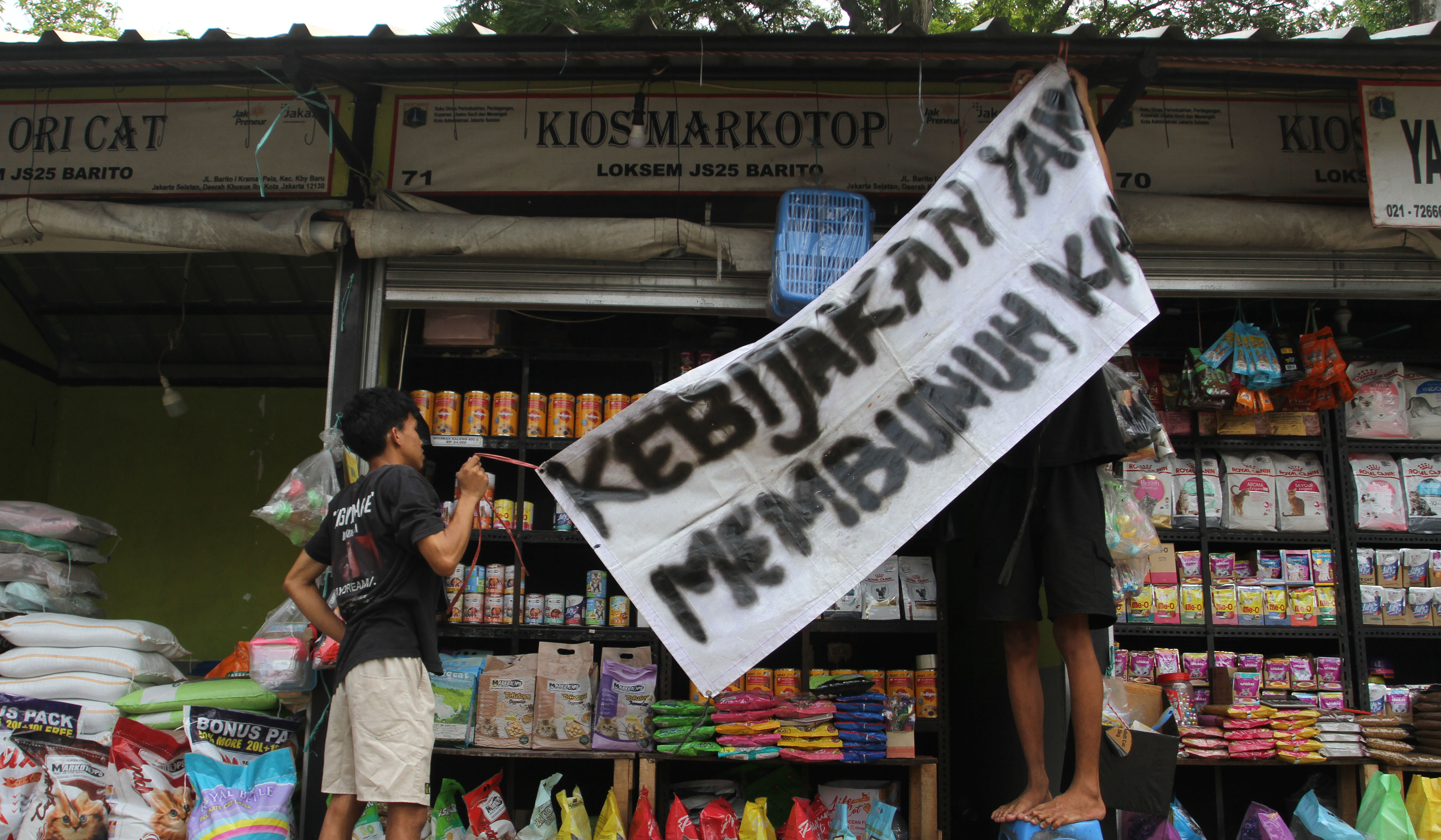 Pedagang Pasar Hewan Barito. (Agus Priatna/SinPo.id)