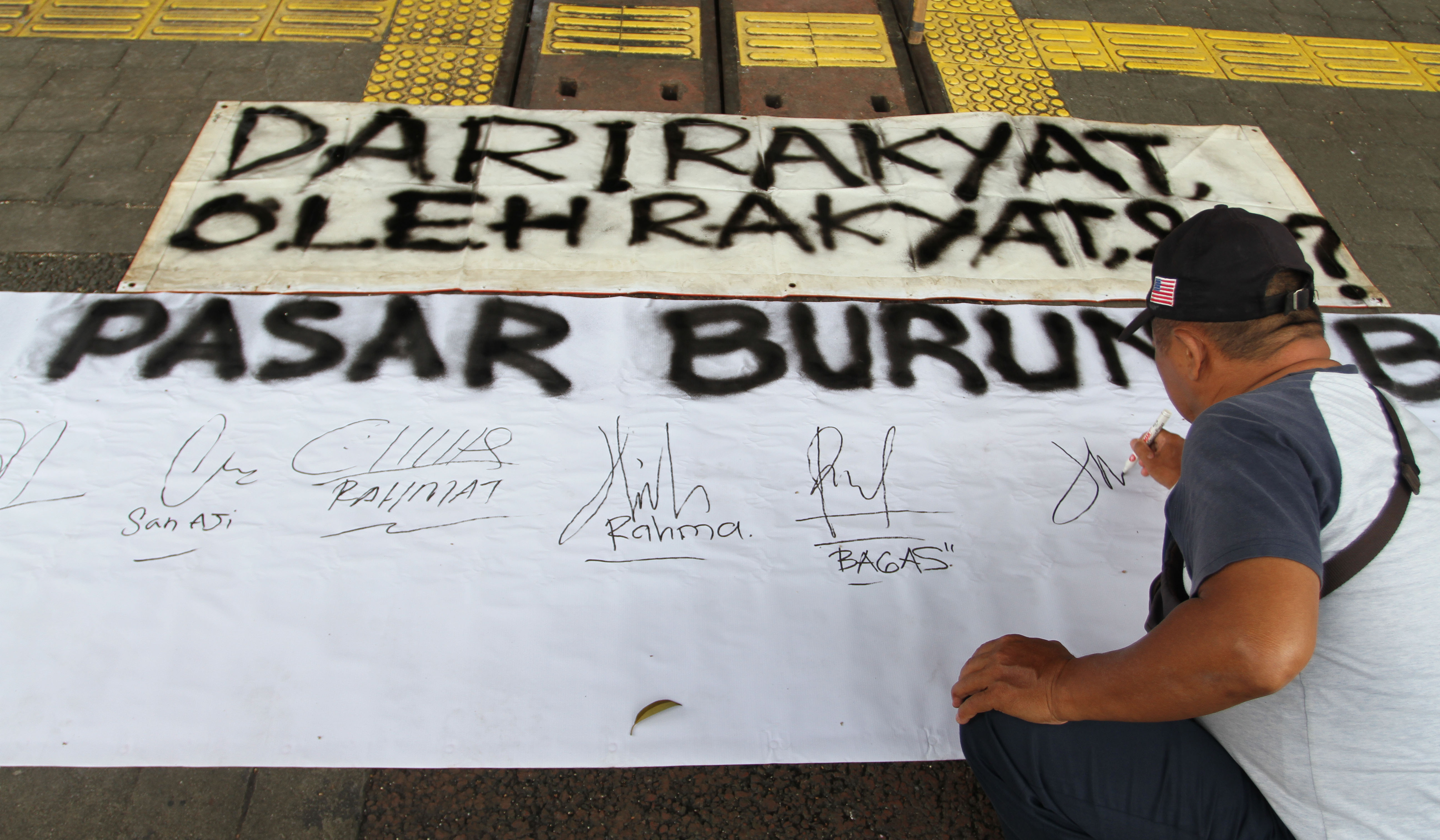 Pedagang Pasar Hewan Barito. (Agus Priatna/SinPo.id)