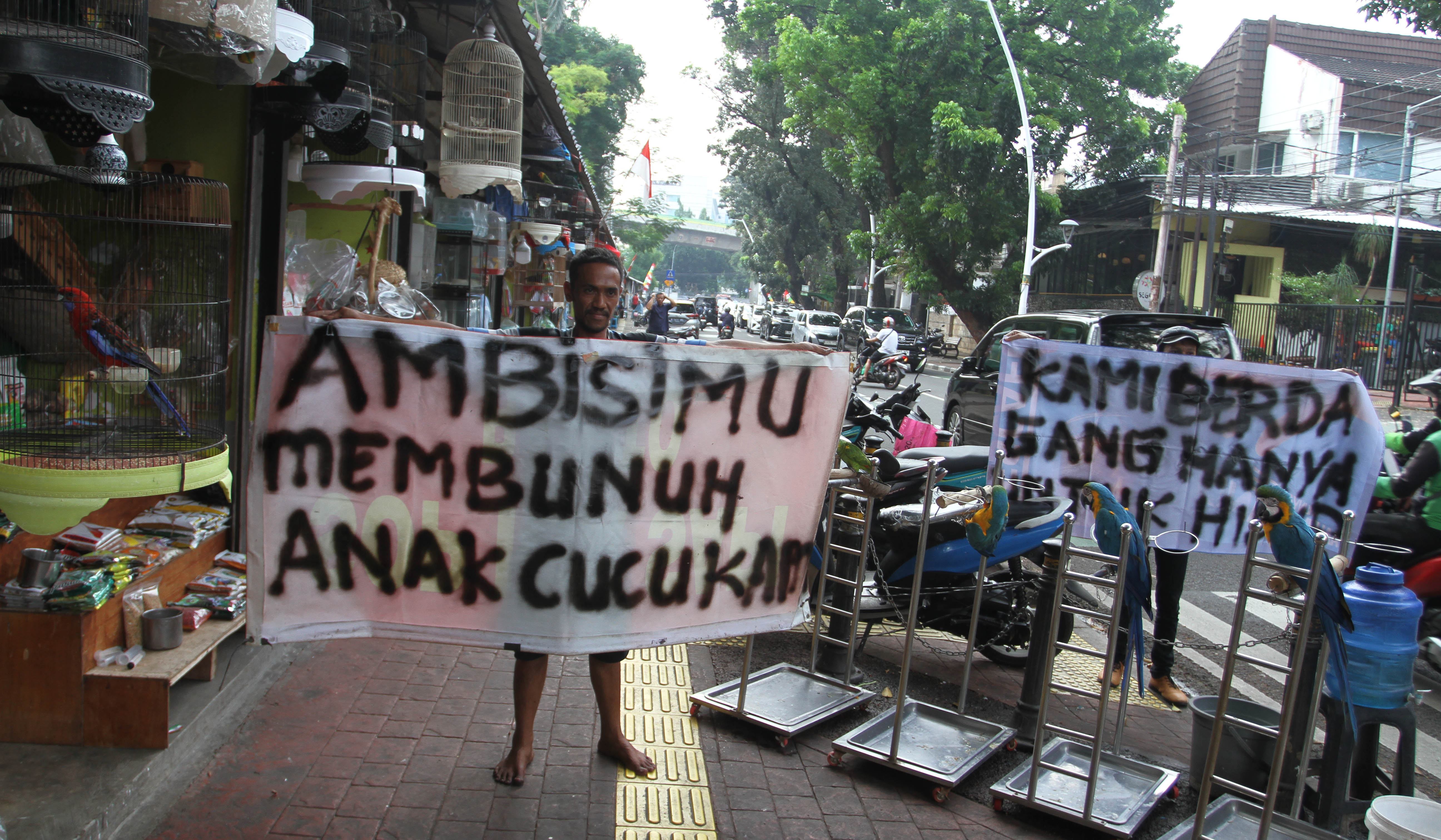 Pedagang Pasar Hewan Barito. (Agus Priatna/SinPo.id)