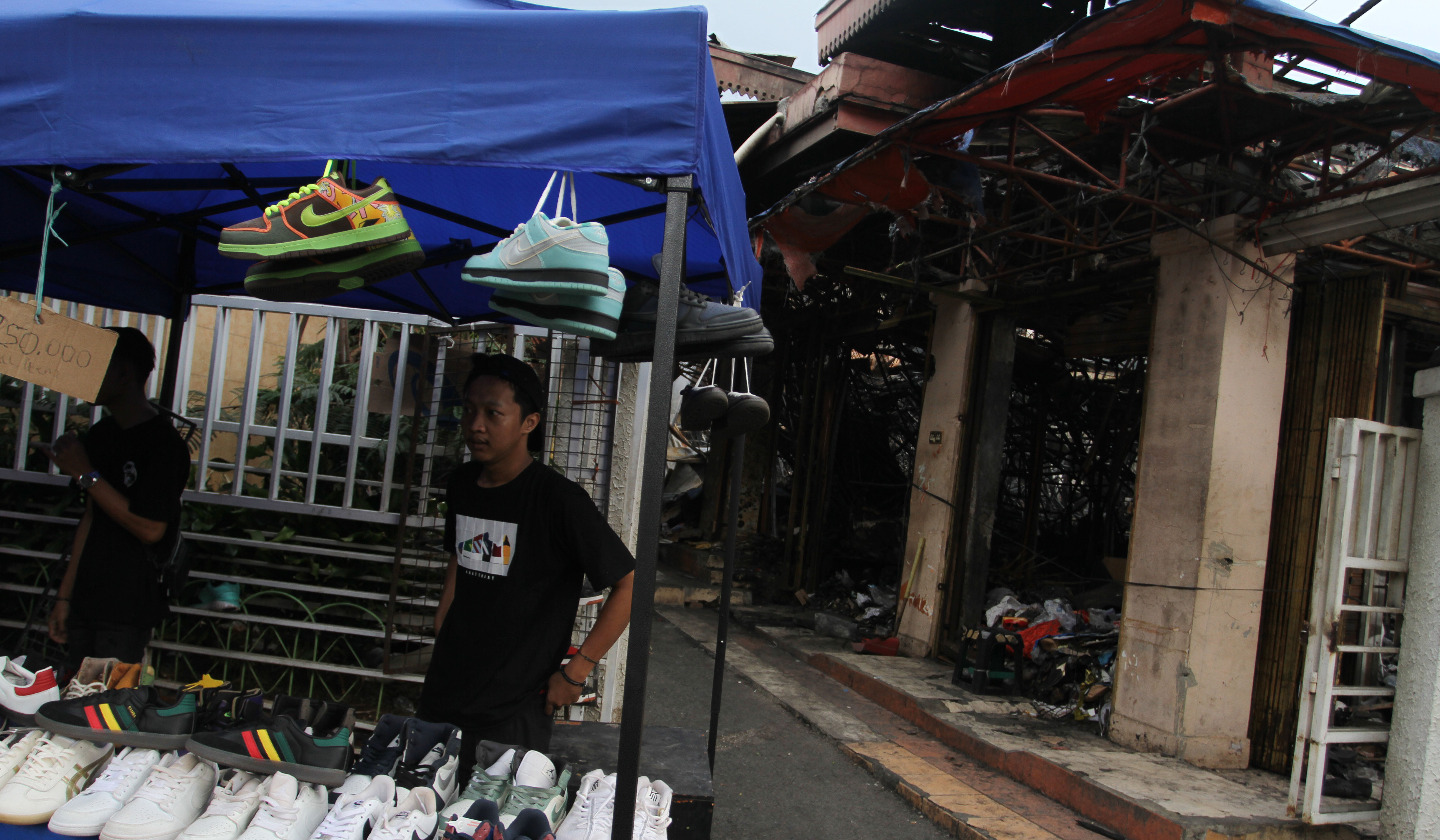 Pedagang Taman Puring. (Agus Priatna/SinPo.id)