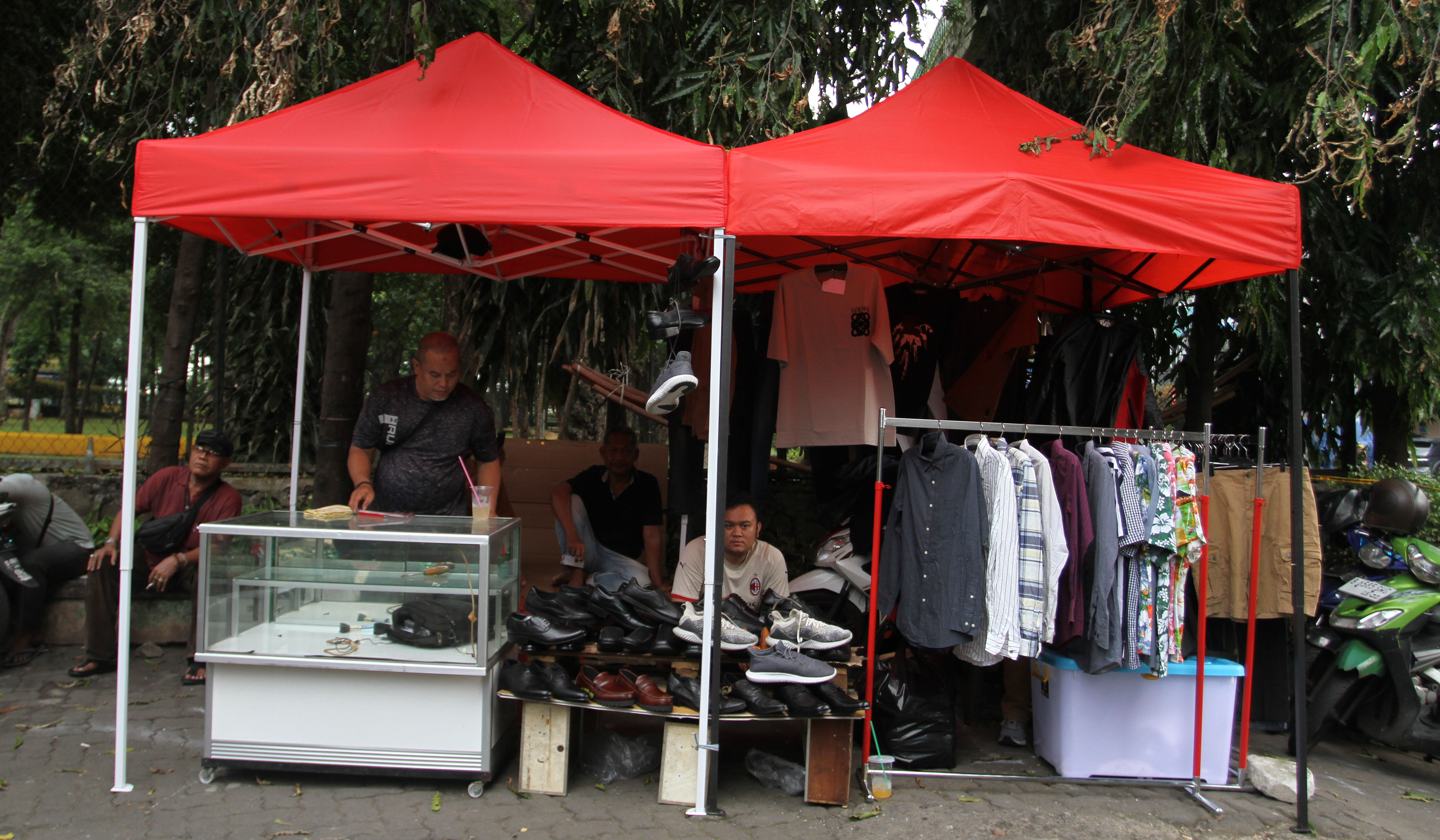 Pedagang Taman Puring. (Agus Priatna/SinPo.id)