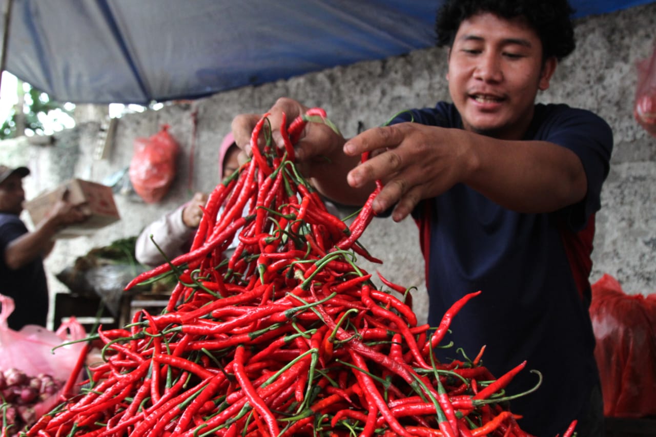 Pedagang cabai di Pasar Kebayoran Lama (SinPo.id/Ashar