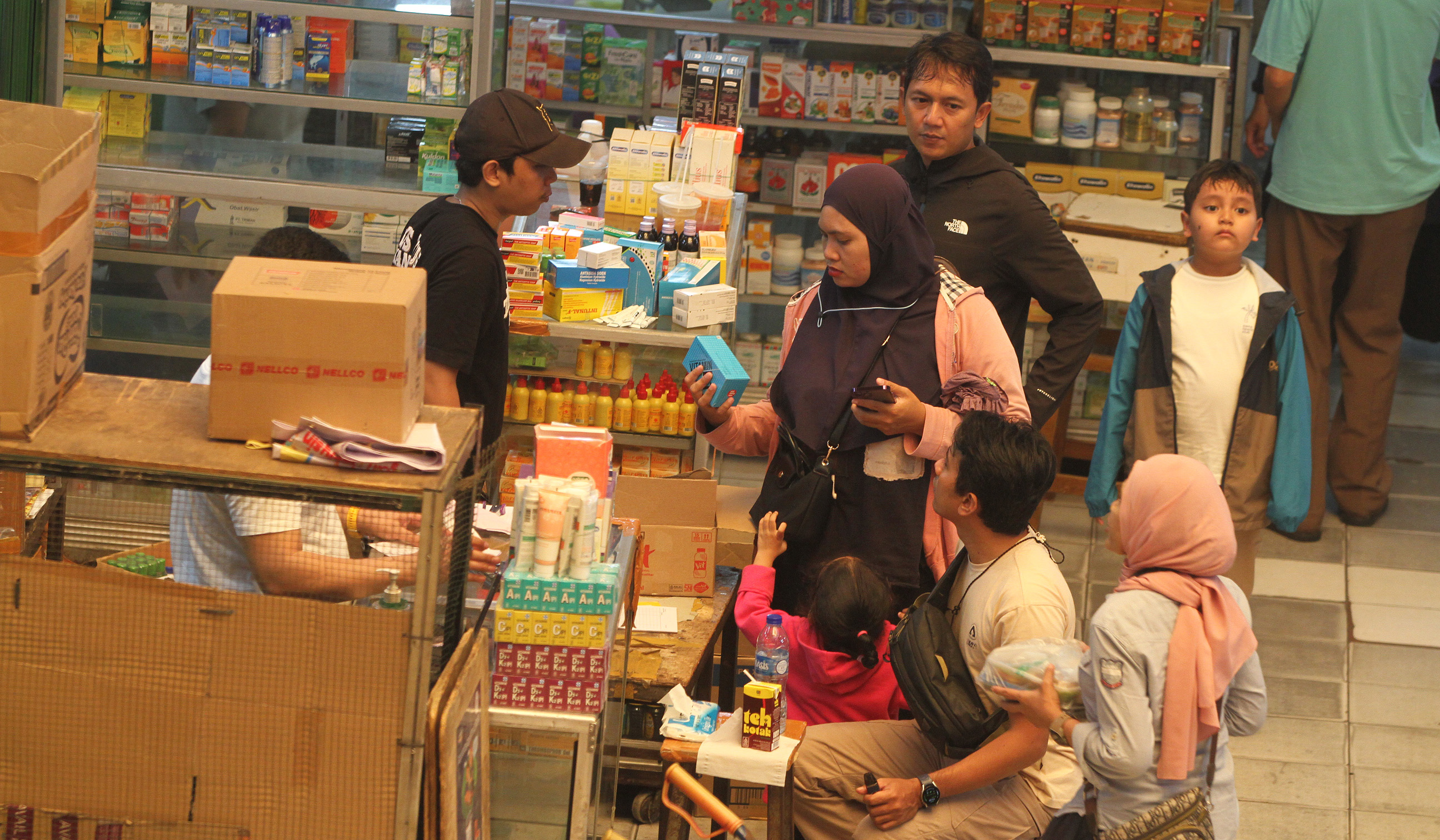 Protes pedagang Pasar Pramuka. (Agus Priatna/SinPo.id)