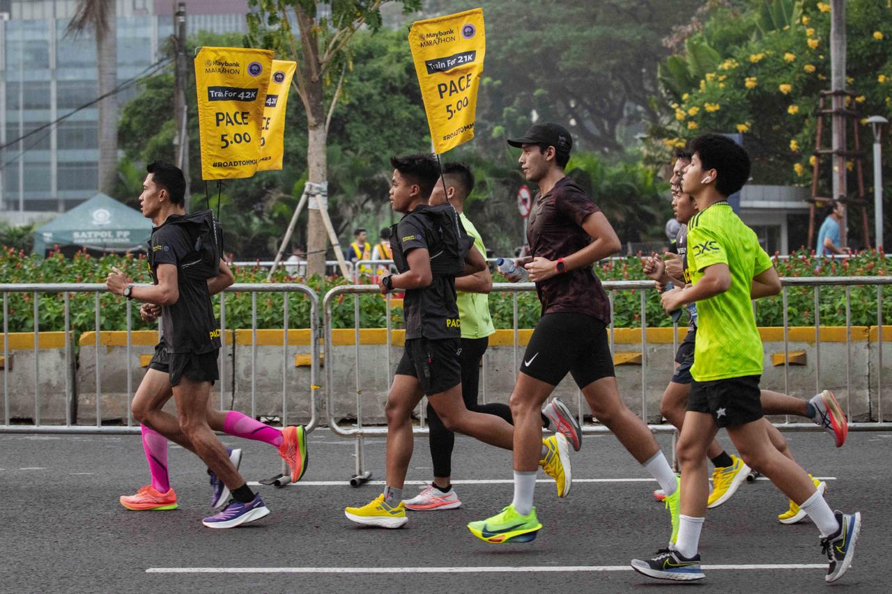 Pelari mengikuti latihan road to Maybank Marathon 2024 di Car Free Day (Ashar/SinPo.id)