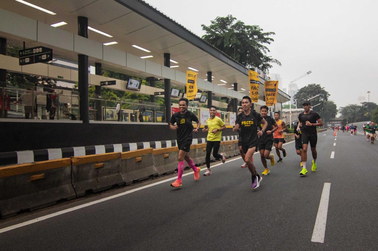 Pelari mengikuti latihan road to Maybank Marathon 2024 di Car Free Day (Ashar/SinPo.id)