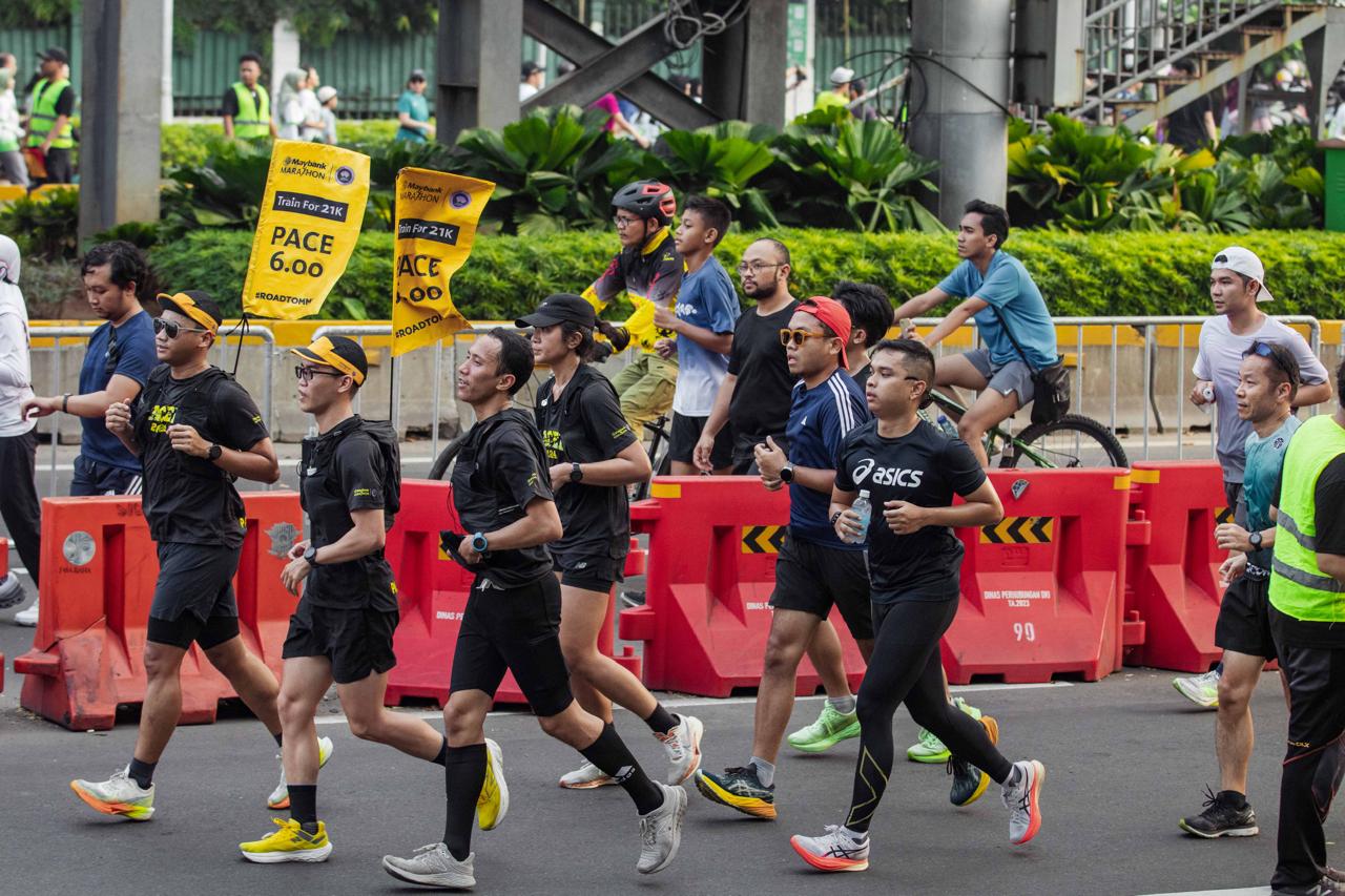 Pelari mengikuti latihan road to Maybank Marathon 2024 di Car Free Day (Ashar/SinPo.id)