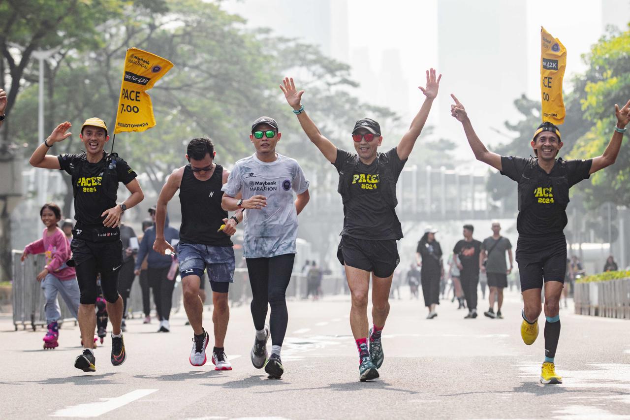 Pelari mengikuti latihan road to Maybank Marathon 2024 di Car Free Day (Ashar/SinPo.id)