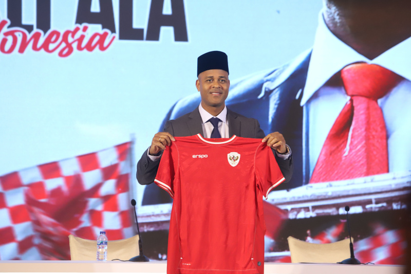 Ketua Umum PSSI Erick Thohir Pelatih Timnas Indonesia resmi diperkenalkan Patrick Kluivert dari Belanda (Ashar/SinPo.id)