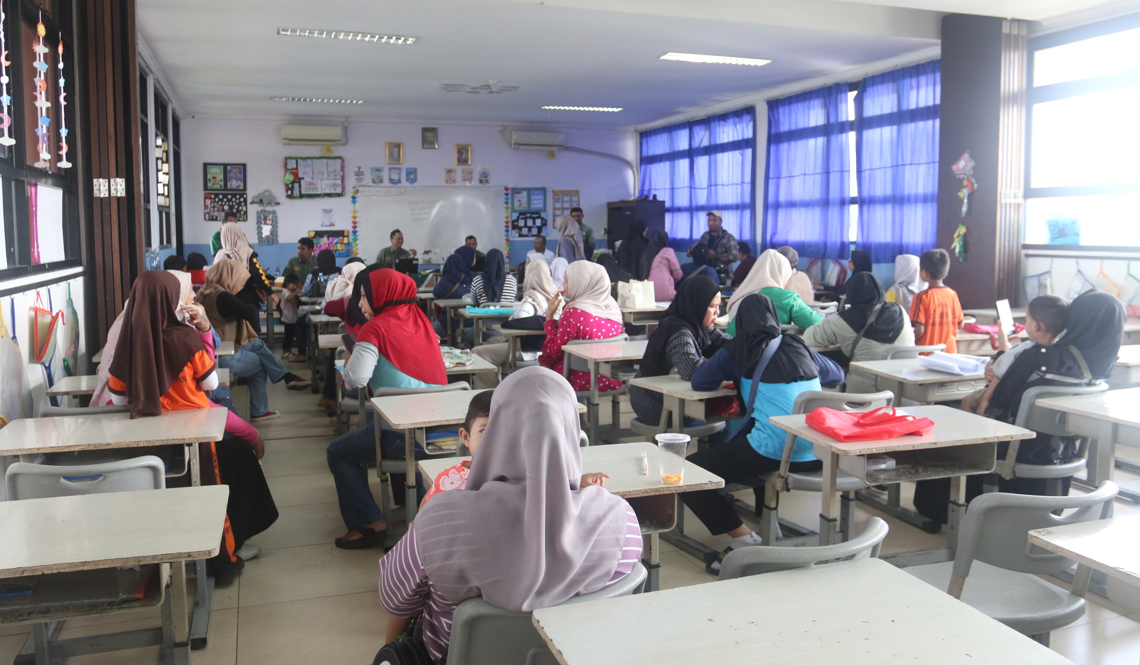 Dukcapil menggelar program Laksana Sultan di SDN 01 Kebagusan. (Agus Priatna/SinPo.id)