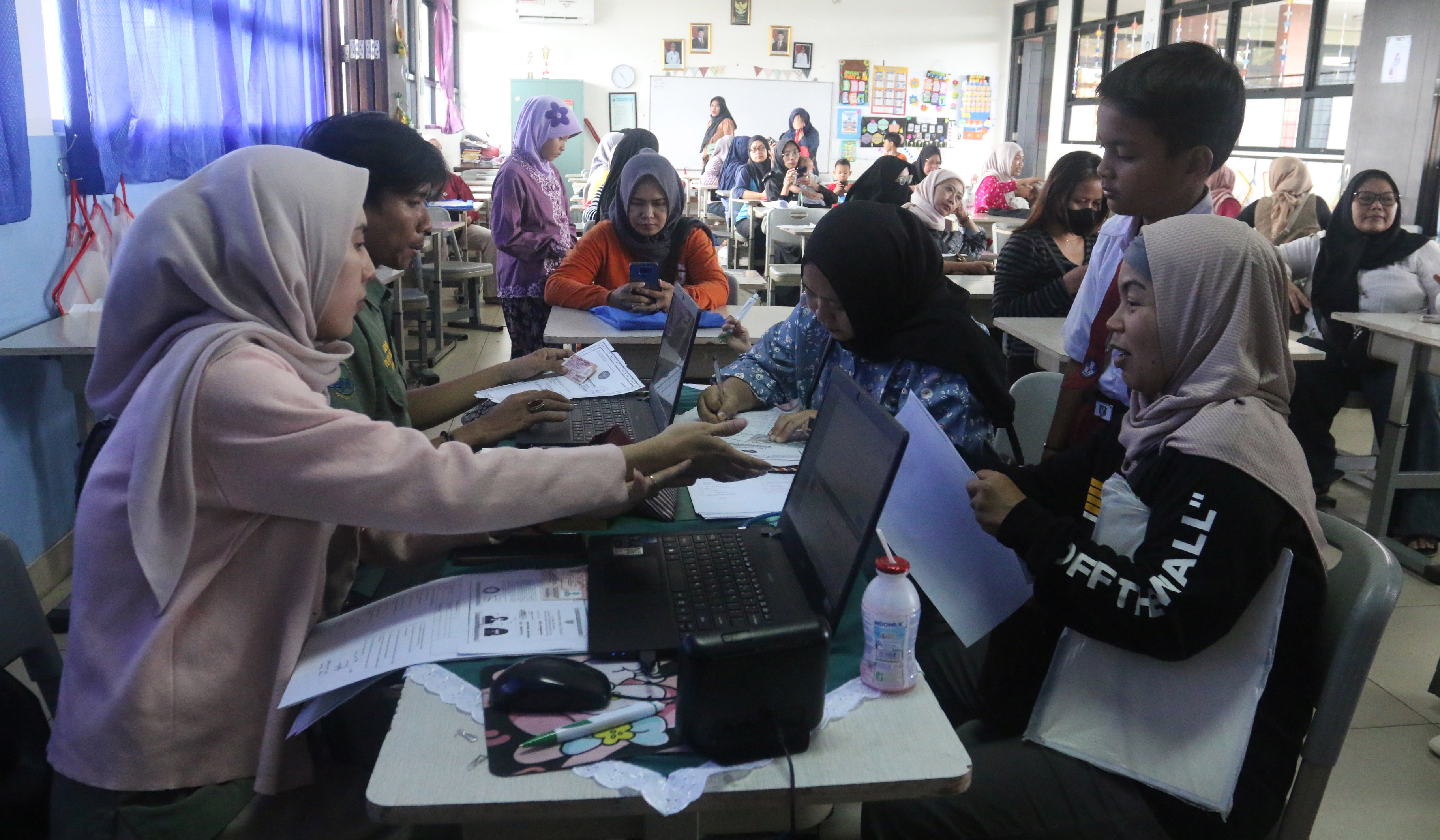 Dukcapil menggelar program Laksana Sultan di SDN 01 Kebagusan. (Agus Priatna/SinPo.id)