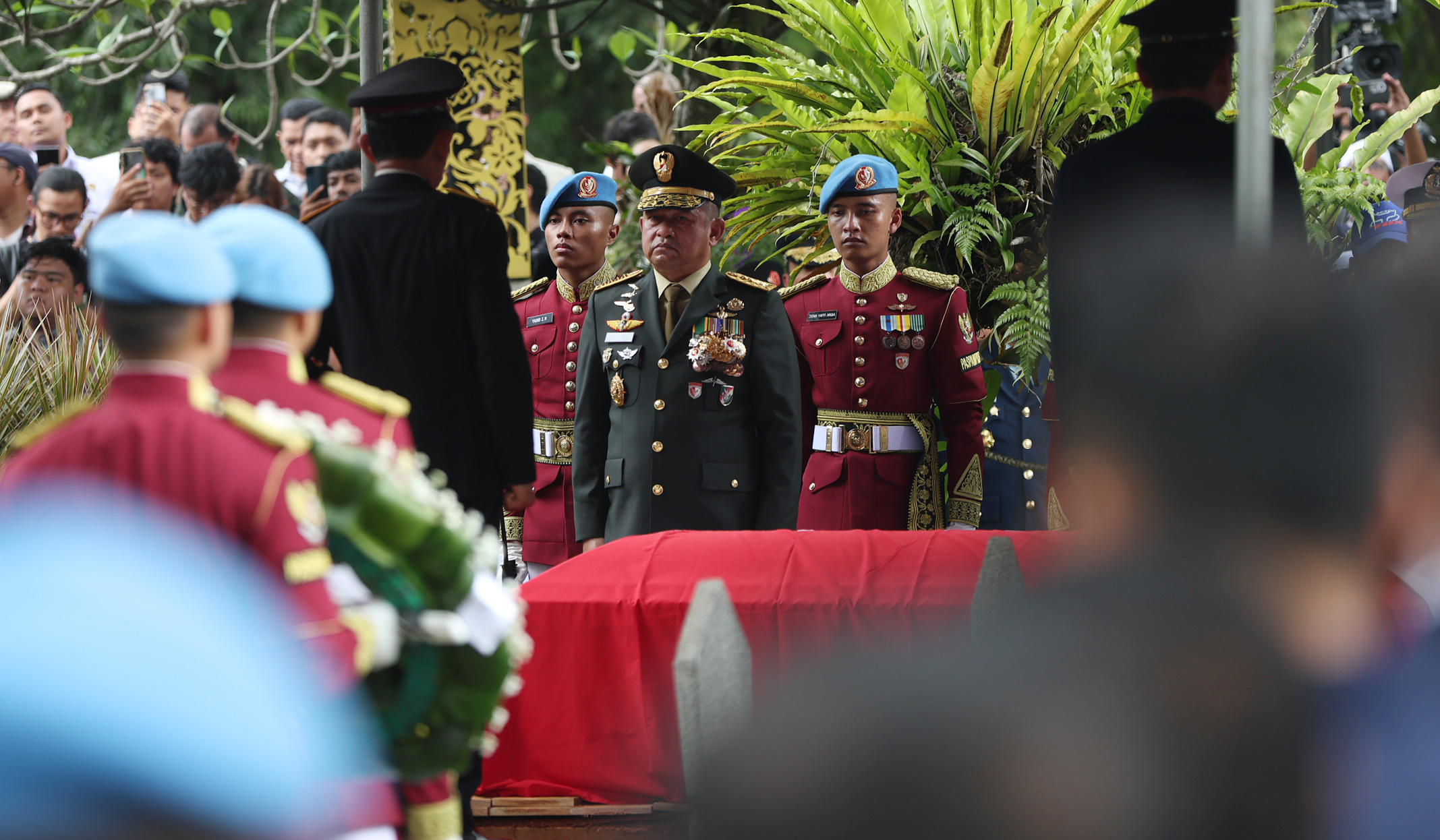 Pemakaman Try Sutrisno. (Agus Priatna/SinPo.id)