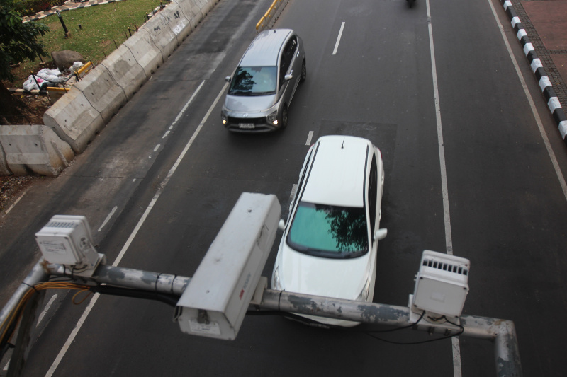 Ditjen Bina Marga PUPR bakal pasang kamera CCTV-AI di 38 lokasi baru sepanjang tahun 2024 untuk merekam data lalu lintas di jalan-jalan nasional (Ashar/SinPo.id)