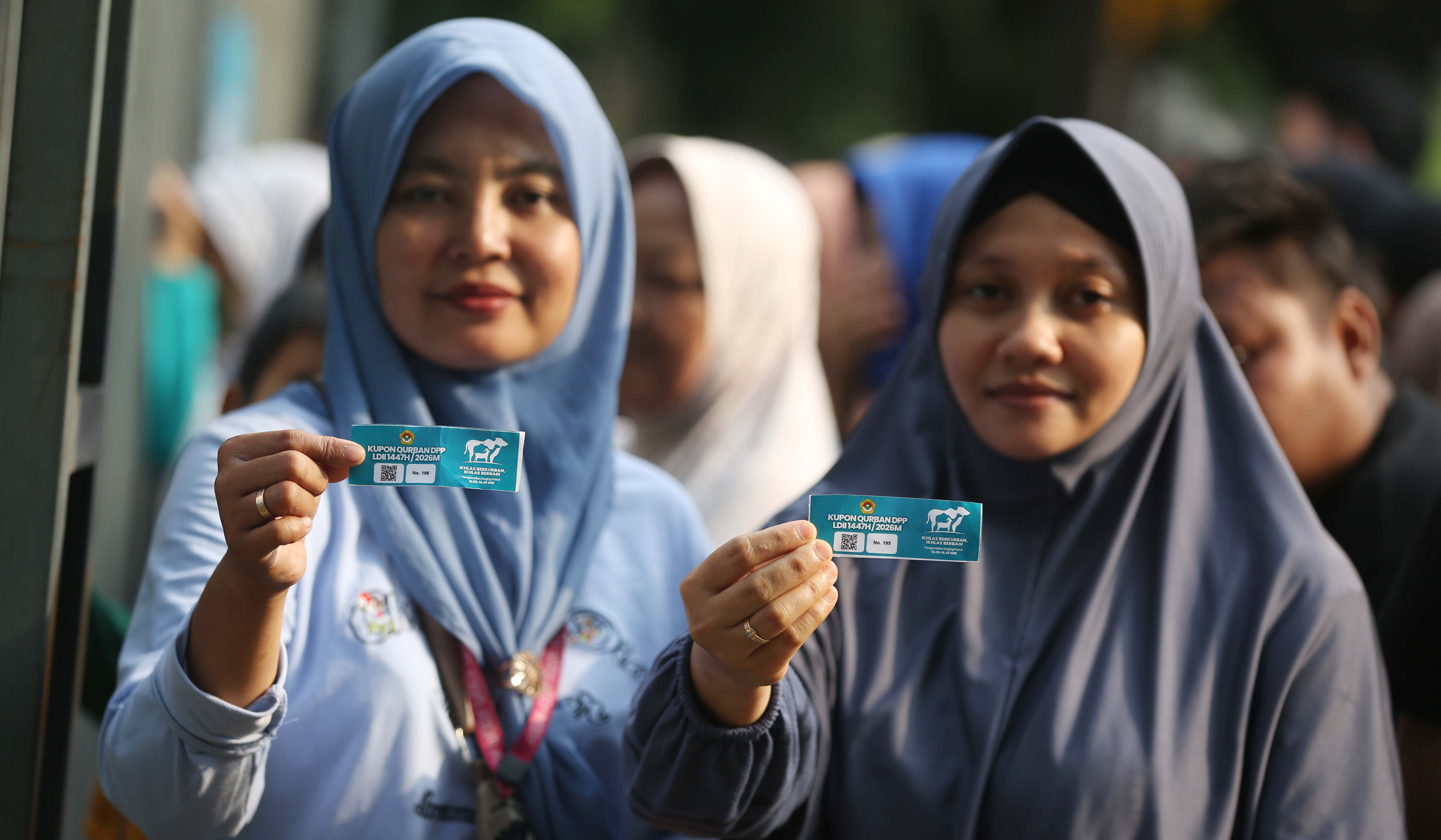 Pembagian daging kurban DPP LDII. (Agus Priatna/SinPo.id)