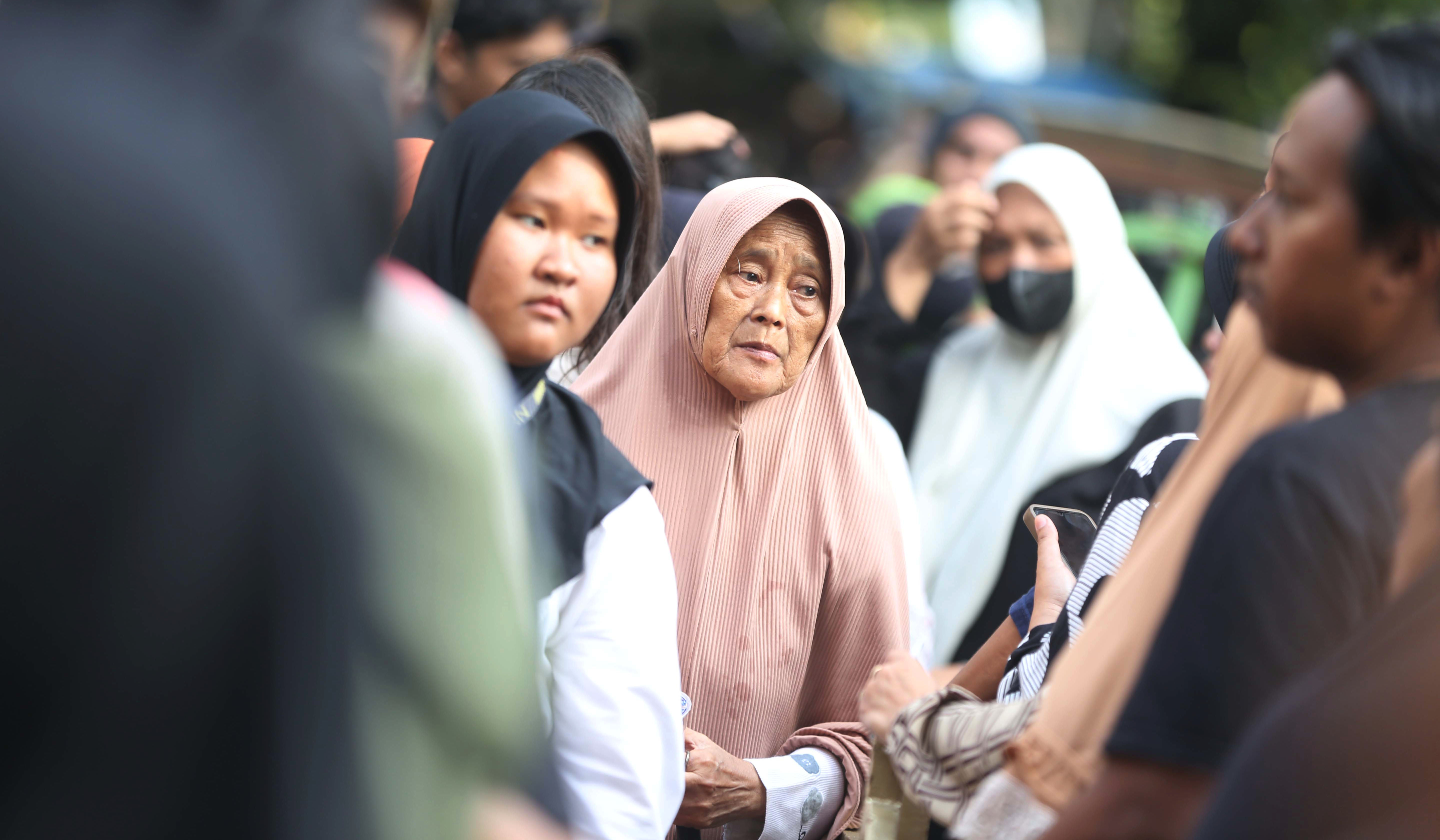 Pembagian daging kurban DPP LDII. (Agus Priatna/SinPo.id)