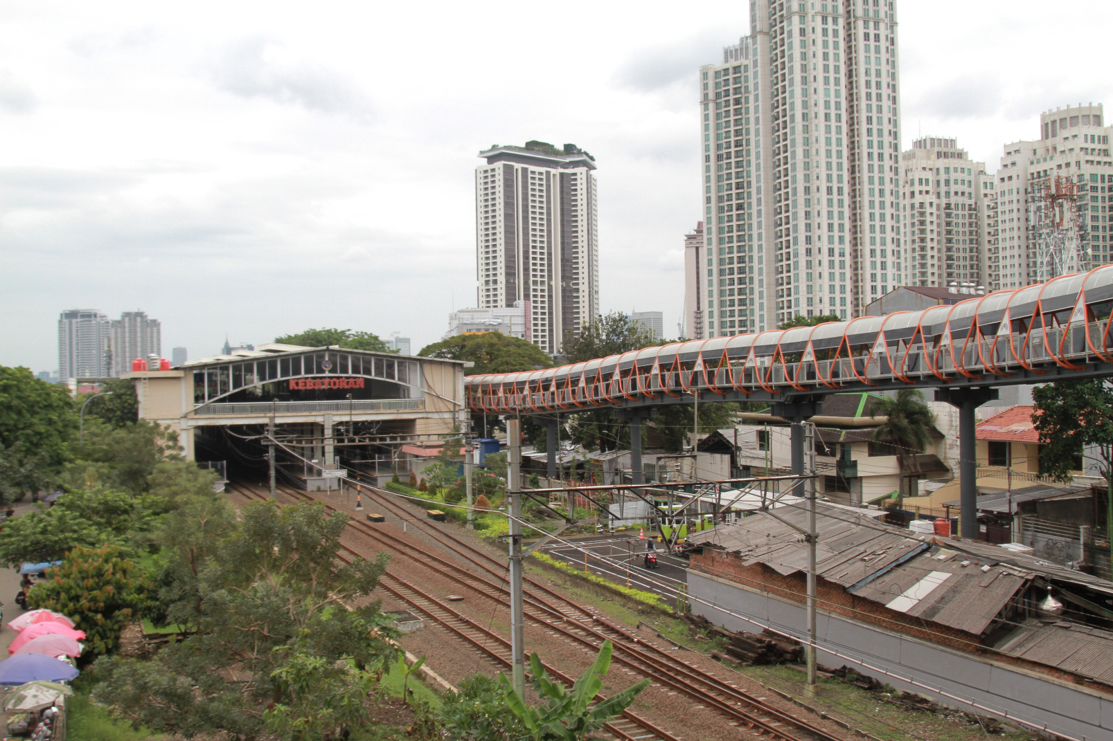 Pembangunan Skywalk Kebayoran Lama telah selesai dan segera diresmikan pekan depan (Ashar/SinPo.id)
