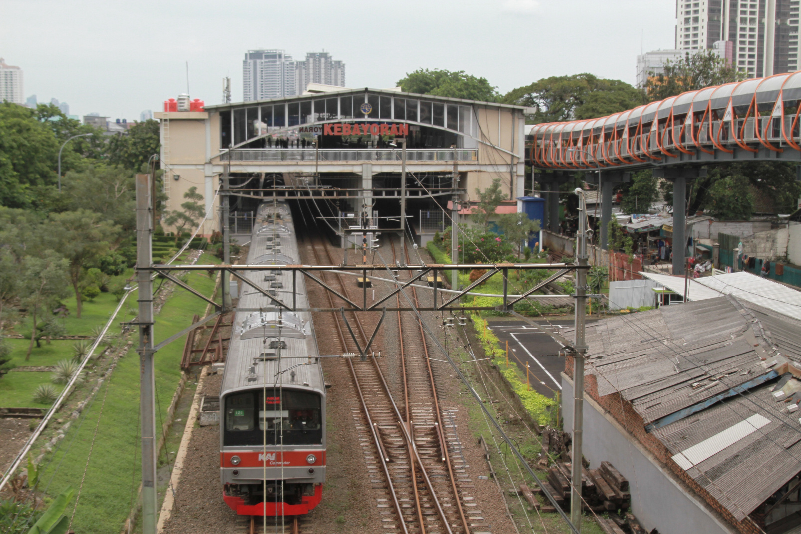 Pembangunan Skywalk Kebayoran Lama telah selesai dan segera diresmikan pekan depan (Ashar/SinPo.id)