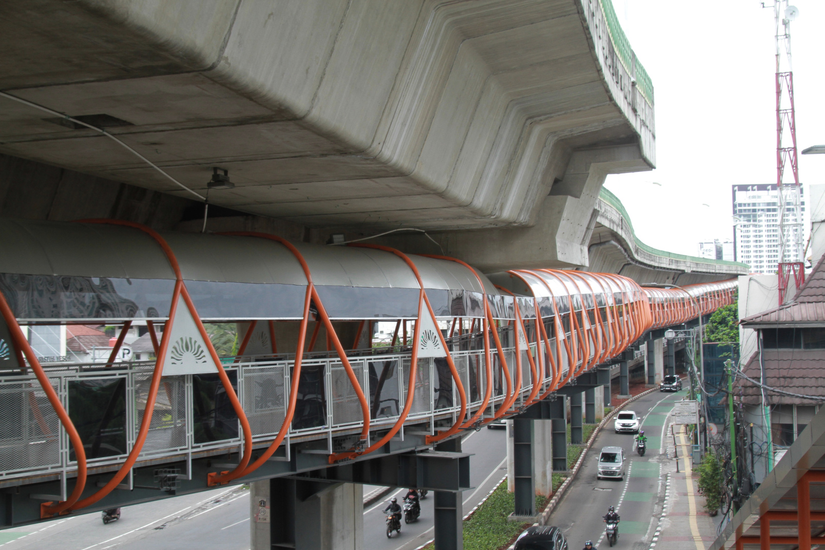 Pembangunan Skywalk Kebayoran Lama telah selesai dan segera diresmikan pekan depan (Ashar/SinPo.id)